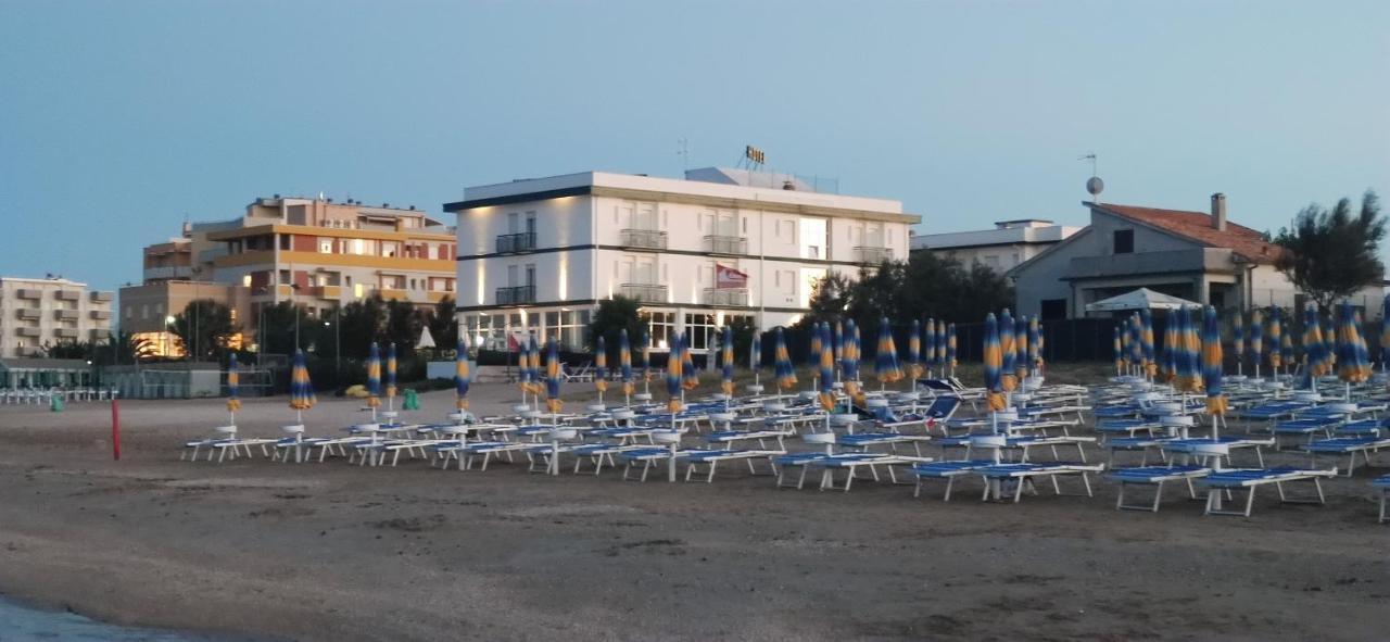 Hotel Internazionale Marotta Exterior foto